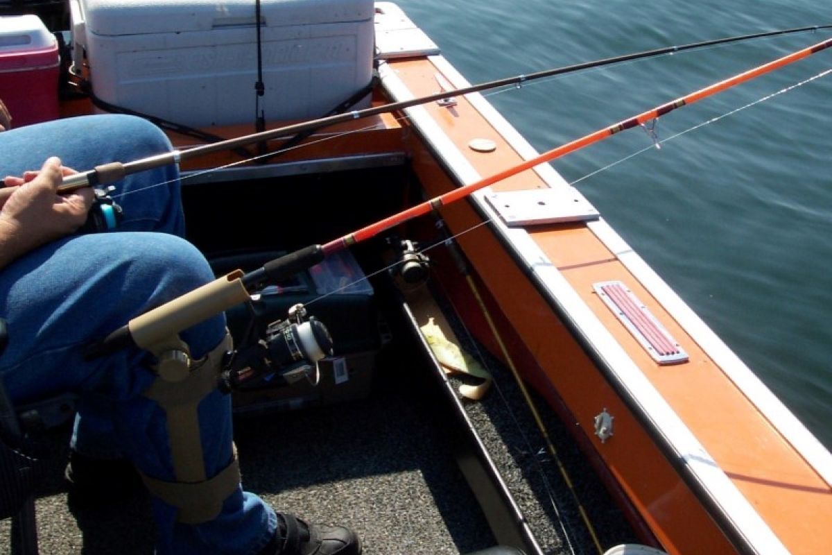 2nd Photo Boat Fishing Leg Mounted